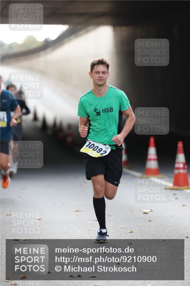 05.10.2025 - 20. swb-Marathon Bremen Michael Strokosch http://msf.ph/oto/9210900 05.10.2025 10:40:17 Laufen 10092 meine-sportfotos.de