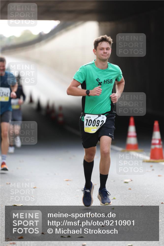 05.10.2025 - 20. swb-Marathon Bremen Michael Strokosch http://msf.ph/oto/9210901 05.10.2025 10:40:17 Laufen 1348, 4, 10092 meine-sportfotos.de