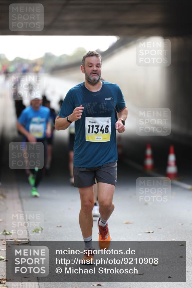 05.10.2025 - 20. swb-Marathon Bremen Michael Strokosch http://msf.ph/oto/9210908 05.10.2025 10:40:20 Laufen 11346 meine-sportfotos.de