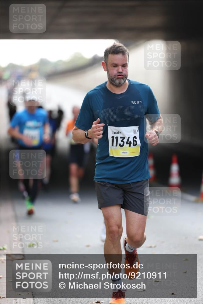 05.10.2025 - 20. swb-Marathon Bremen Michael Strokosch http://msf.ph/oto/9210911 05.10.2025 10:40:21 Laufen 11346, 11346 meine-sportfotos.de