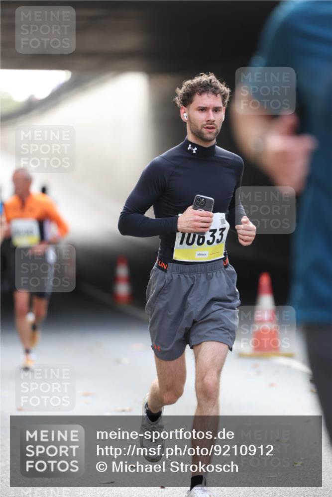 05.10.2025 - 20. swb-Marathon Bremen Michael Strokosch http://msf.ph/oto/9210912 05.10.2025 10:40:23 Laufen 10633 meine-sportfotos.de