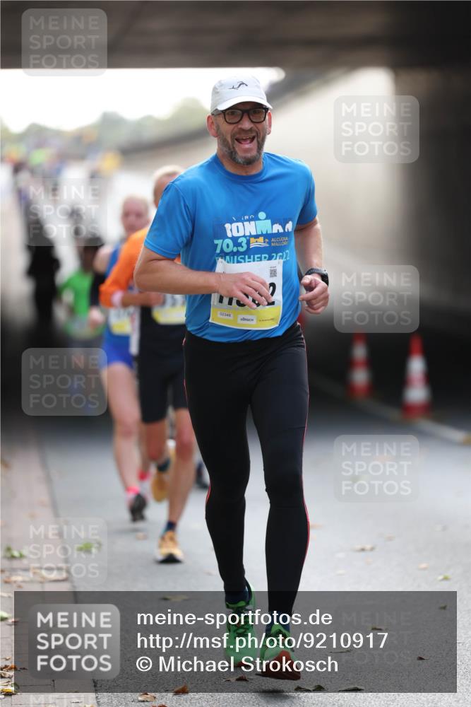 05.10.2025 - 20. swb-Marathon Bremen Michael Strokosch http://msf.ph/oto/9210917 05.10.2025 10:40:25 Laufen 70, 3, 222, 02348 meine-sportfotos.de