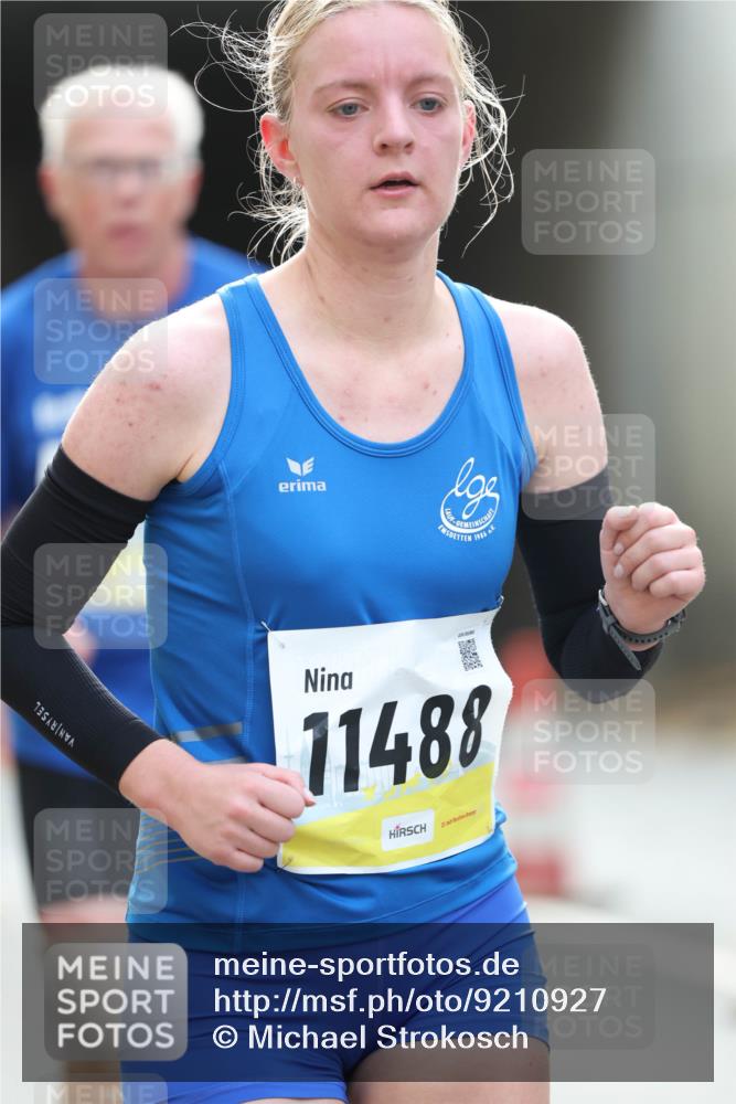 05.10.2025 - 20. swb-Marathon Bremen Michael Strokosch http://msf.ph/oto/9210927 05.10.2025 10:40:29 Laufen 1986, 11488 meine-sportfotos.de