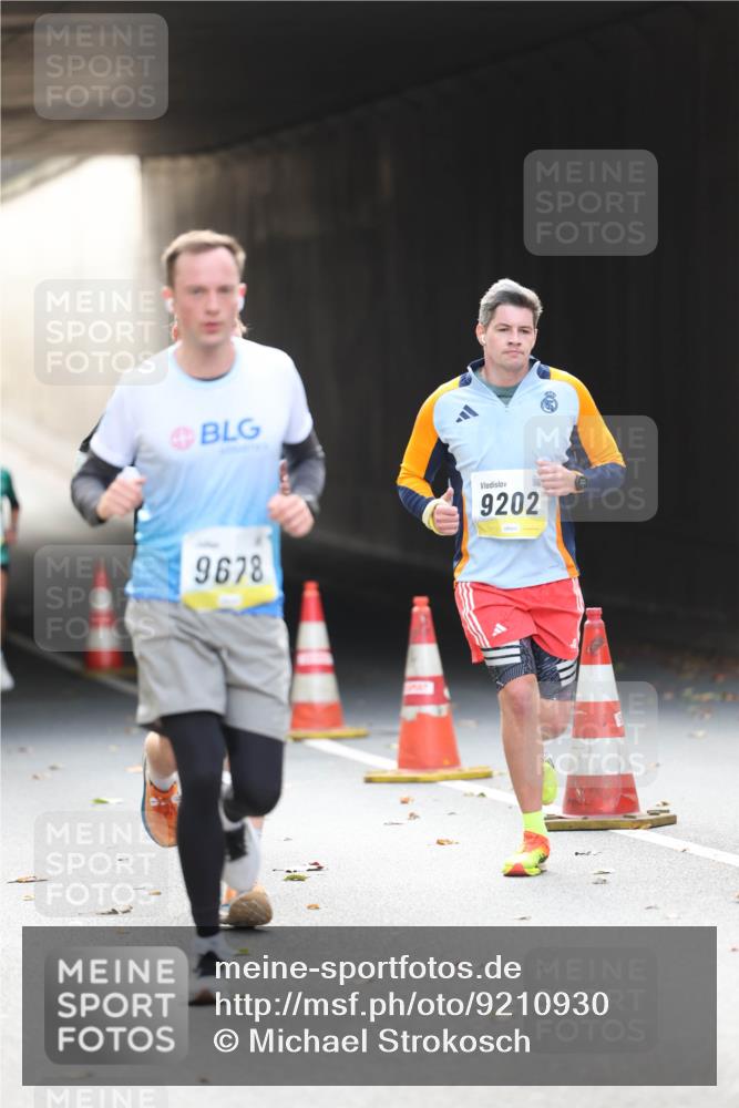05.10.2025 - 20. swb-Marathon Bremen Michael Strokosch http://msf.ph/oto/9210930 05.10.2025 10:40:31 Laufen 9678, 9202 meine-sportfotos.de