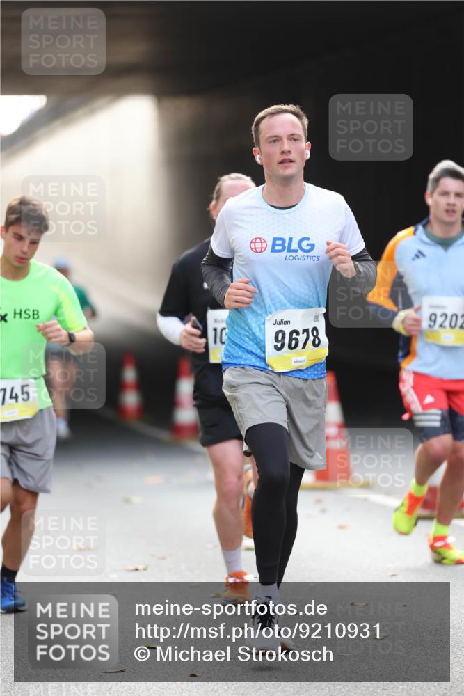 05.10.2025 - 20. swb-Marathon Bremen Michael Strokosch http://msf.ph/oto/9210931 05.10.2025 10:40:31 Laufen 10, 9678, 9202, 745 meine-sportfotos.de