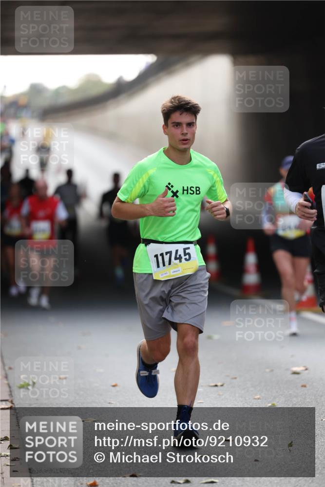 05.10.2025 - 20. swb-Marathon Bremen Michael Strokosch http://msf.ph/oto/9210932 05.10.2025 10:40:32 Laufen 11745, 02180 meine-sportfotos.de