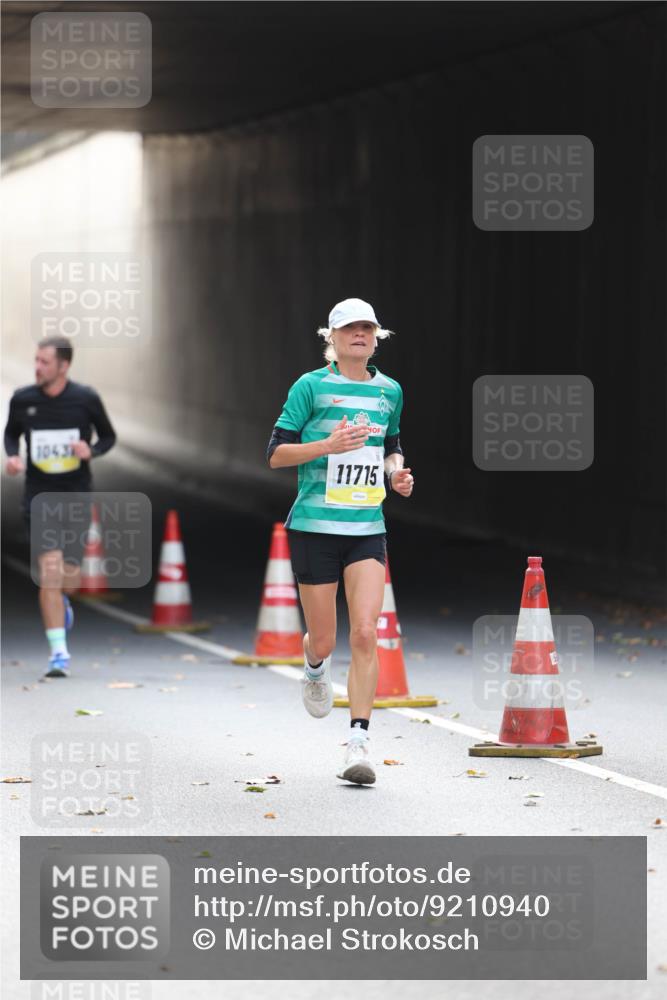 05.10.2025 - 20. swb-Marathon Bremen Michael Strokosch http://msf.ph/oto/9210940 05.10.2025 10:40:36 Laufen 1043, 11715 meine-sportfotos.de