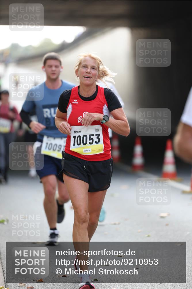 05.10.2025 - 20. swb-Marathon Bremen Michael Strokosch http://msf.ph/oto/9210953 05.10.2025 10:40:40 Laufen 10091, 10053 meine-sportfotos.de