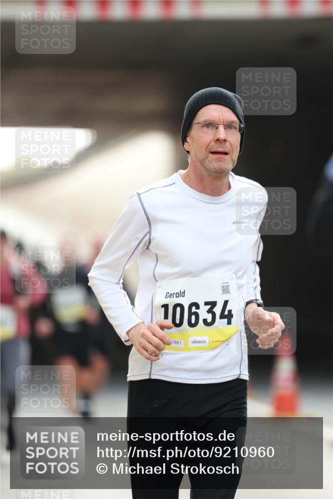 05.10.2025 - 20. swb-Marathon Bremen Michael Strokosch http://msf.ph/oto/9210960 05.10.2025 10:40:43 Laufen 10634, 1861 meine-sportfotos.de