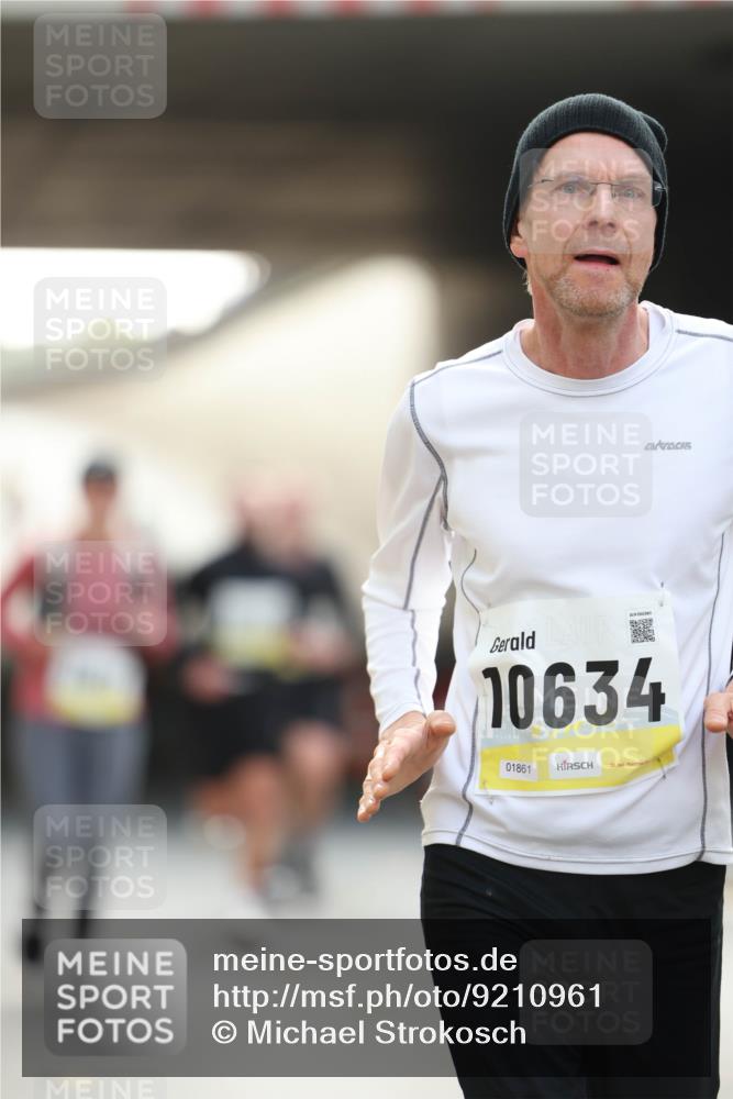 05.10.2025 - 20. swb-Marathon Bremen Michael Strokosch http://msf.ph/oto/9210961 05.10.2025 10:40:43 Laufen 10634, 01861 meine-sportfotos.de
