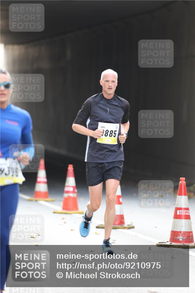 05.10.2025 - 20. swb-Marathon Bremen Michael Strokosch http://msf.ph/oto/9210975 05.10.2025 10:40:52 Laufen 396, 885 meine-sportfotos.de