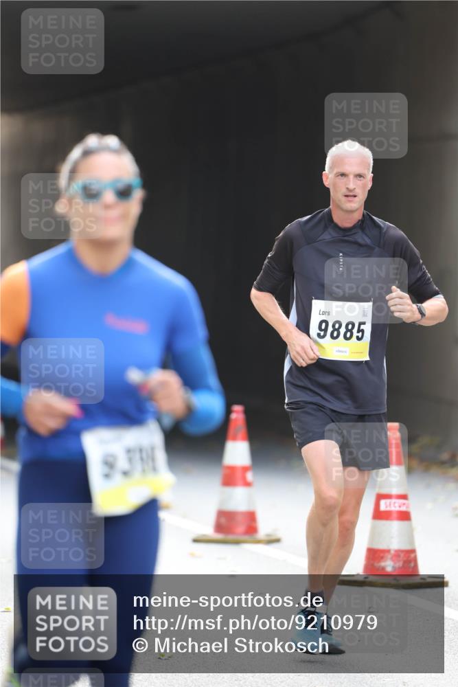 05.10.2025 - 20. swb-Marathon Bremen Michael Strokosch http://msf.ph/oto/9210979 05.10.2025 10:40:52 Laufen 9311, 9885 meine-sportfotos.de