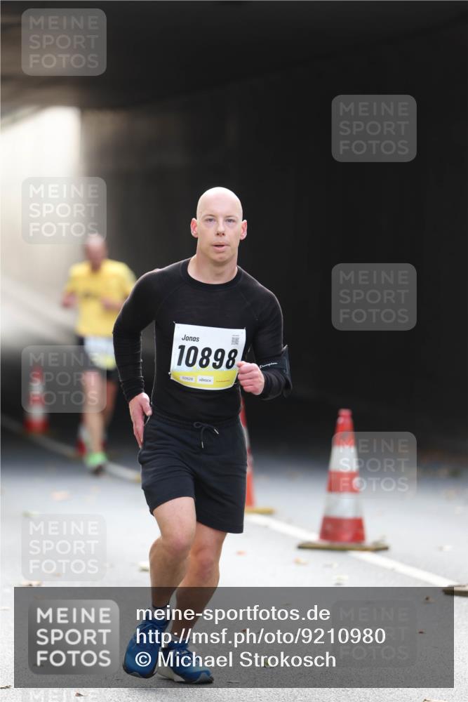 05.10.2025 - 20. swb-Marathon Bremen Michael Strokosch http://msf.ph/oto/9210980 05.10.2025 10:40:54 Laufen 10898, 02628 meine-sportfotos.de