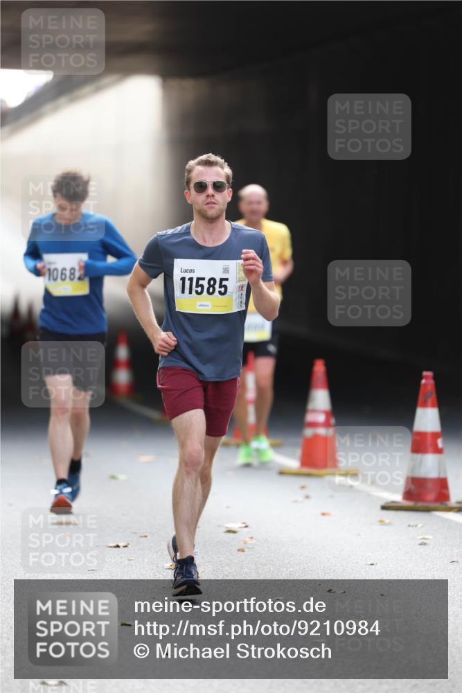 05.10.2025 - 20. swb-Marathon Bremen Michael Strokosch http://msf.ph/oto/9210984 05.10.2025 10:40:56 Laufen 10682, 11585 meine-sportfotos.de