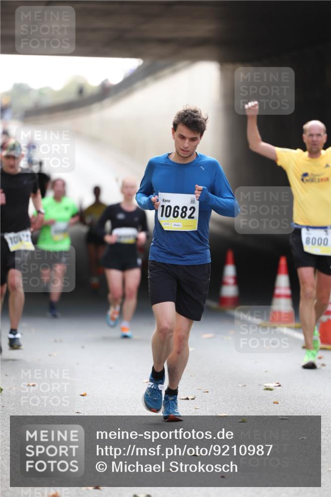 05.10.2025 - 20. swb-Marathon Bremen Michael Strokosch http://msf.ph/oto/9210987 05.10.2025 10:40:57 Laufen 10682, 8000 meine-sportfotos.de