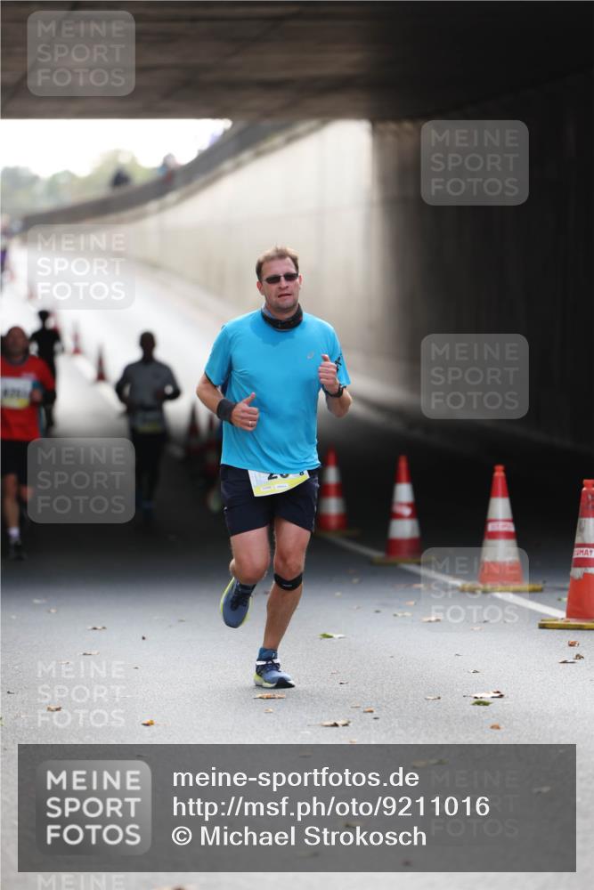 05.10.2025 - 20. swb-Marathon Bremen Michael Strokosch http://msf.ph/oto/9211016 05.10.2025 10:41:12 Laufen  meine-sportfotos.de