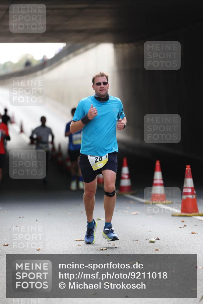05.10.2025 - 20. swb-Marathon Bremen Michael Strokosch http://msf.ph/oto/9211018 05.10.2025 10:41:12 Laufen 20, 8 meine-sportfotos.de