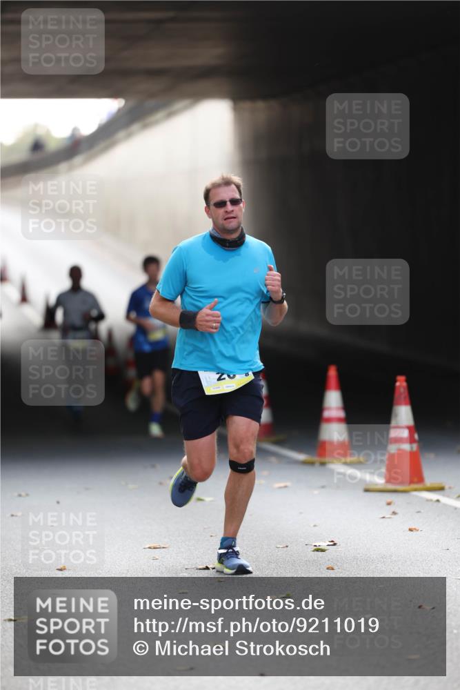 05.10.2025 - 20. swb-Marathon Bremen Michael Strokosch http://msf.ph/oto/9211019 05.10.2025 10:41:12 Laufen  meine-sportfotos.de