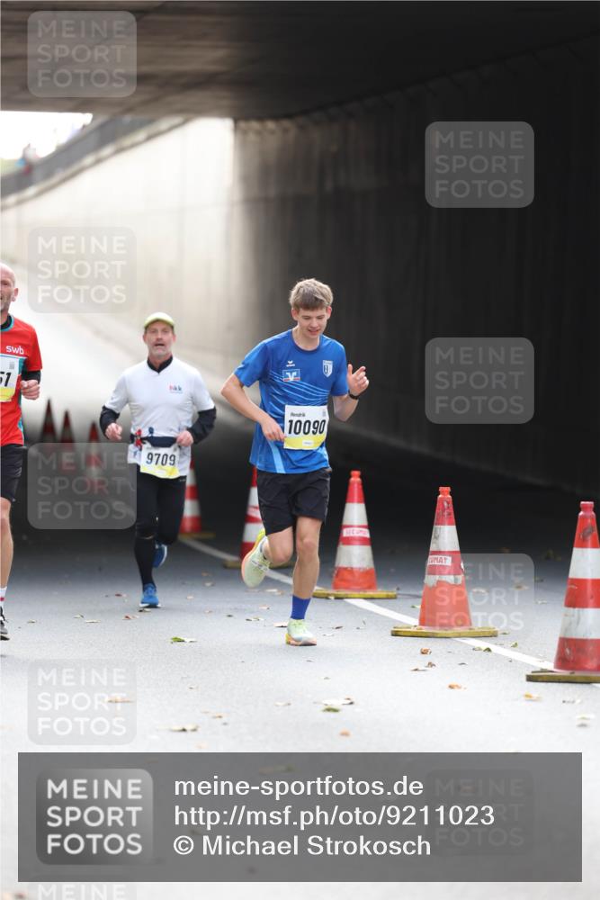 05.10.2025 - 20. swb-Marathon Bremen Michael Strokosch http://msf.ph/oto/9211023 05.10.2025 10:41:16 Laufen 51, 9709, 10090 meine-sportfotos.de