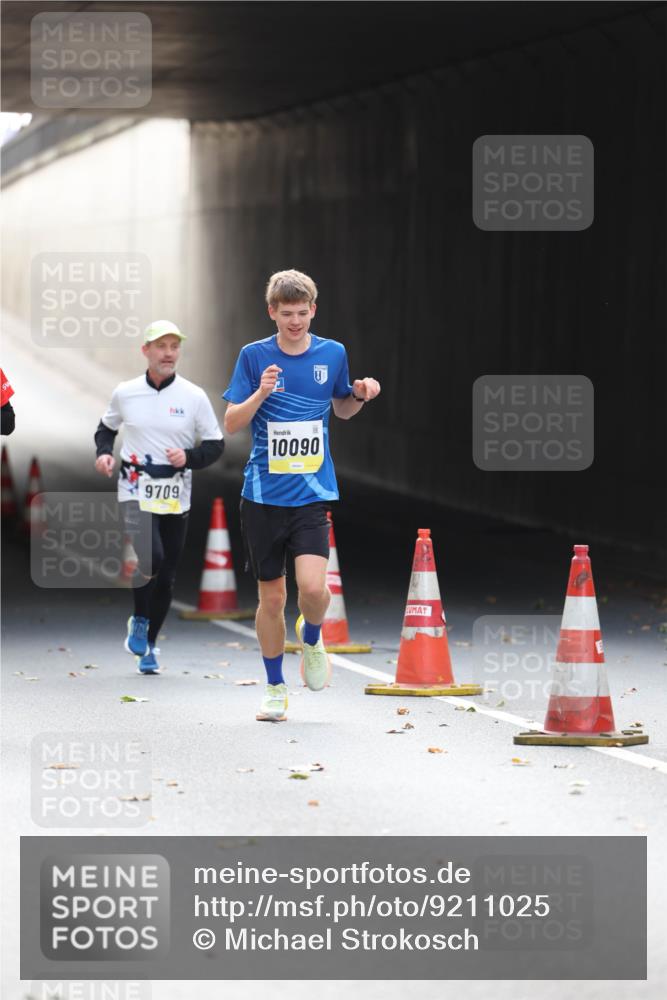05.10.2025 - 20. swb-Marathon Bremen Michael Strokosch http://msf.ph/oto/9211025 05.10.2025 10:41:16 Laufen 10090, 9709 meine-sportfotos.de