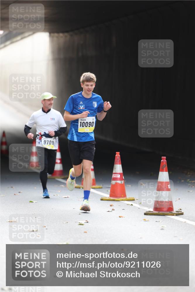 05.10.2025 - 20. swb-Marathon Bremen Michael Strokosch http://msf.ph/oto/9211026 05.10.2025 10:41:17 Laufen 10090, 9709 meine-sportfotos.de