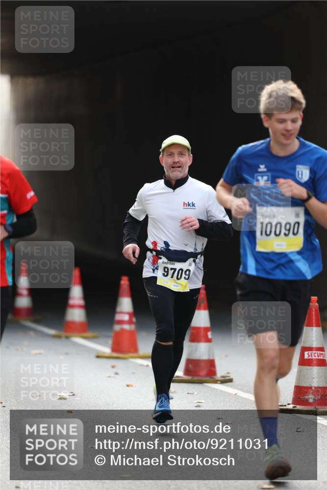 05.10.2025 - 20. swb-Marathon Bremen Michael Strokosch http://msf.ph/oto/9211031 05.10.2025 10:41:19 Laufen 9709, 10090 meine-sportfotos.de