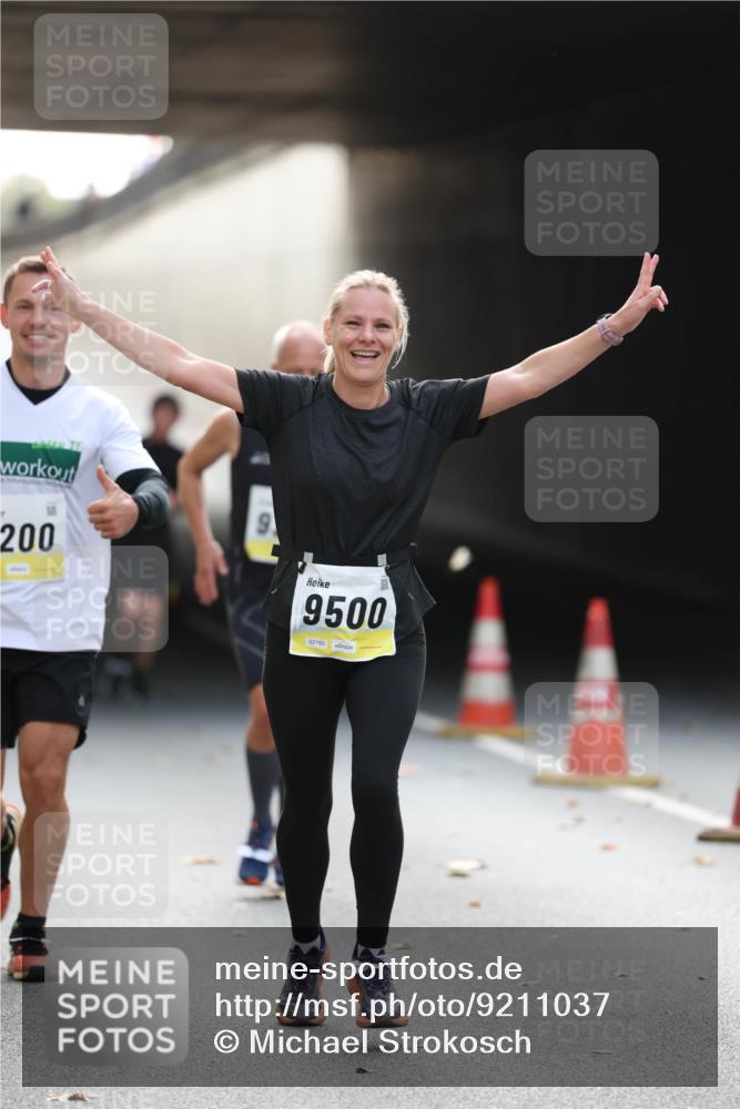 05.10.2025 - 20. swb-Marathon Bremen Michael Strokosch http://msf.ph/oto/9211037 05.10.2025 10:41:22 Laufen 200, 9, 9500, 02193 meine-sportfotos.de