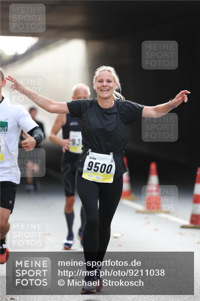 05.10.2025 - 20. swb-Marathon Bremen Michael Strokosch http://msf.ph/oto/9211038 05.10.2025 10:41:22 Laufen 93, 9500, 02193 meine-sportfotos.de