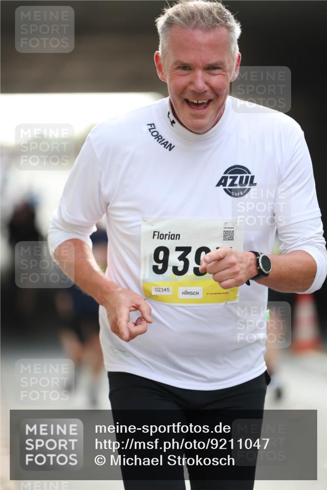 05.10.2025 - 20. swb-Marathon Bremen Michael Strokosch http://msf.ph/oto/9211047 05.10.2025 10:41:26 Laufen 939, 02345, 20 meine-sportfotos.de