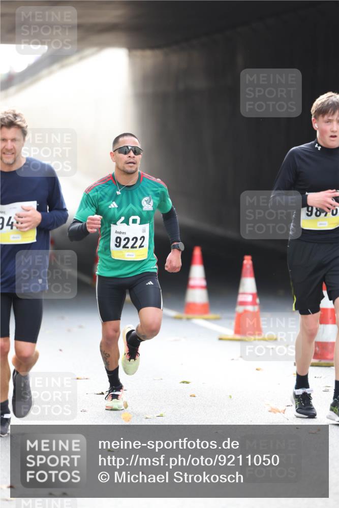 05.10.2025 - 20. swb-Marathon Bremen Michael Strokosch http://msf.ph/oto/9211050 05.10.2025 10:41:27 Laufen 94, 20, 9222, 9870 meine-sportfotos.de