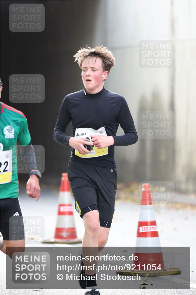 05.10.2025 - 20. swb-Marathon Bremen Michael Strokosch http://msf.ph/oto/9211054 05.10.2025 10:41:29 Laufen 22 meine-sportfotos.de