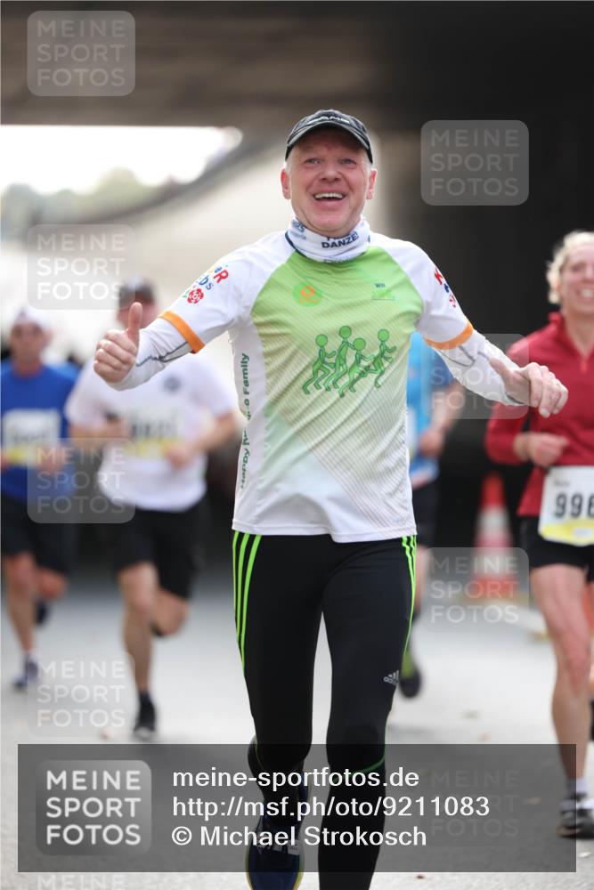 05.10.2025 - 20. swb-Marathon Bremen Michael Strokosch http://msf.ph/oto/9211083 05.10.2025 10:41:46 Laufen 996 meine-sportfotos.de