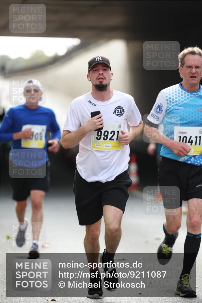 05.10.2025 - 20. swb-Marathon Bremen Michael Strokosch http://msf.ph/oto/9211087 05.10.2025 10:41:47 Laufen 9921, 02097, 10411 meine-sportfotos.de