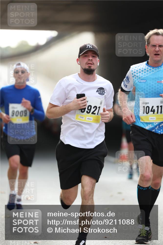 05.10.2025 - 20. swb-Marathon Bremen Michael Strokosch http://msf.ph/oto/9211088 05.10.2025 10:41:48 Laufen 921, 10411, 9009, 02097 meine-sportfotos.de