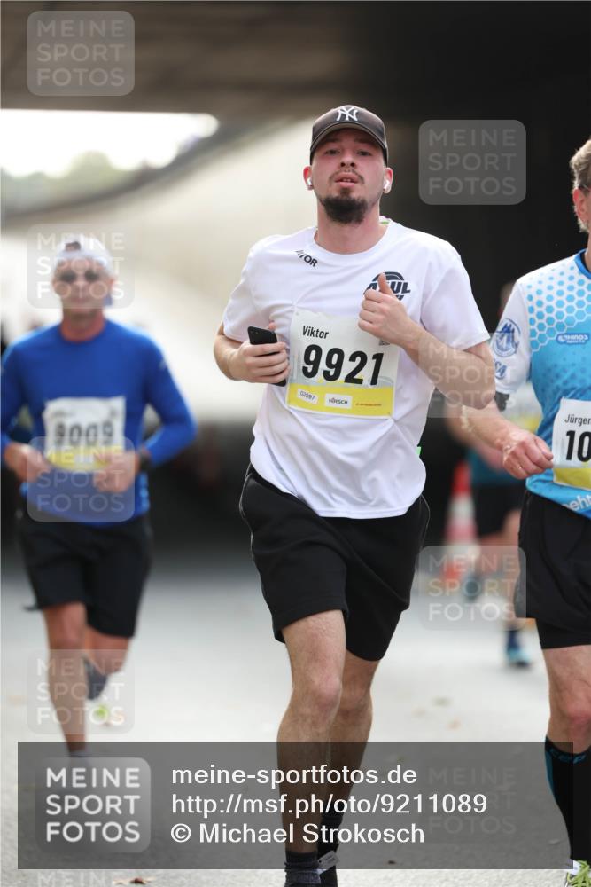 05.10.2025 - 20. swb-Marathon Bremen Michael Strokosch http://msf.ph/oto/9211089 05.10.2025 10:41:48 Laufen 9921, 02097, 10 meine-sportfotos.de