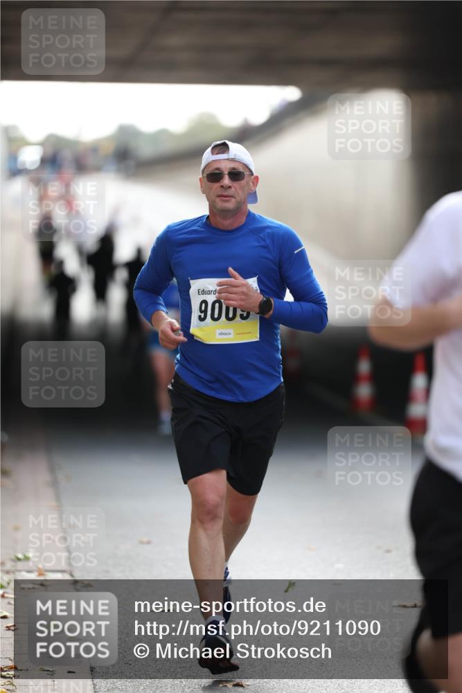 05.10.2025 - 20. swb-Marathon Bremen Michael Strokosch http://msf.ph/oto/9211090 05.10.2025 10:41:48 Laufen 9005 meine-sportfotos.de