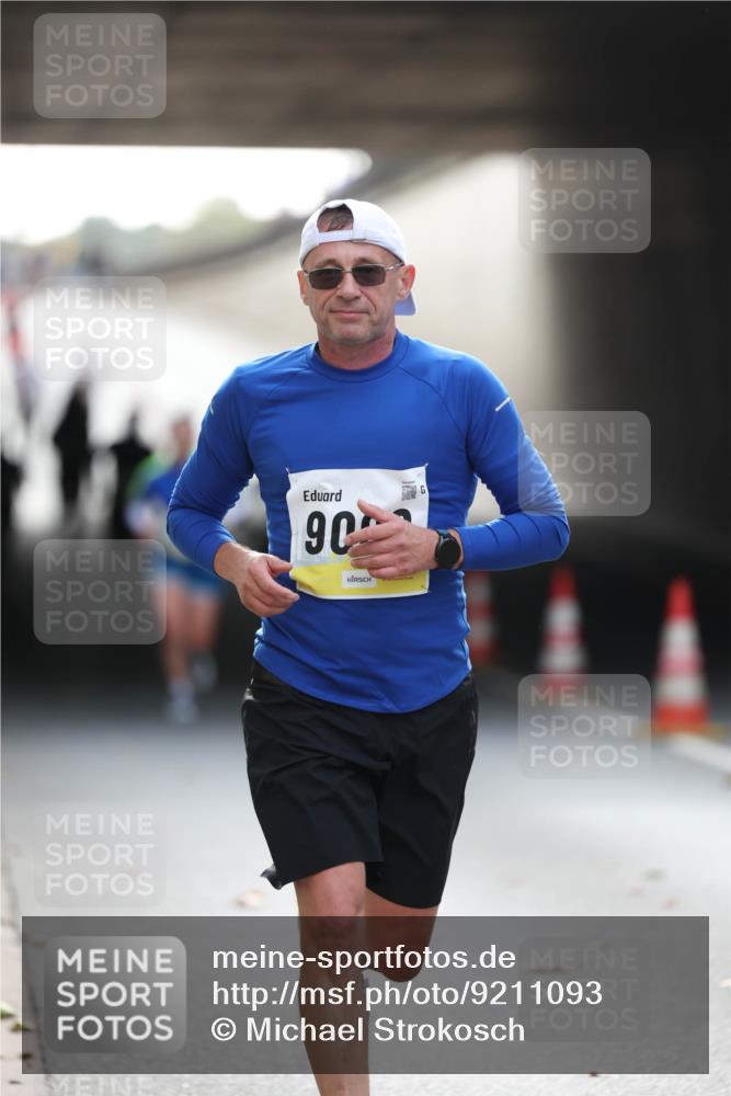 05.10.2025 - 20. swb-Marathon Bremen Michael Strokosch http://msf.ph/oto/9211093 05.10.2025 10:41:49 Laufen 90 meine-sportfotos.de