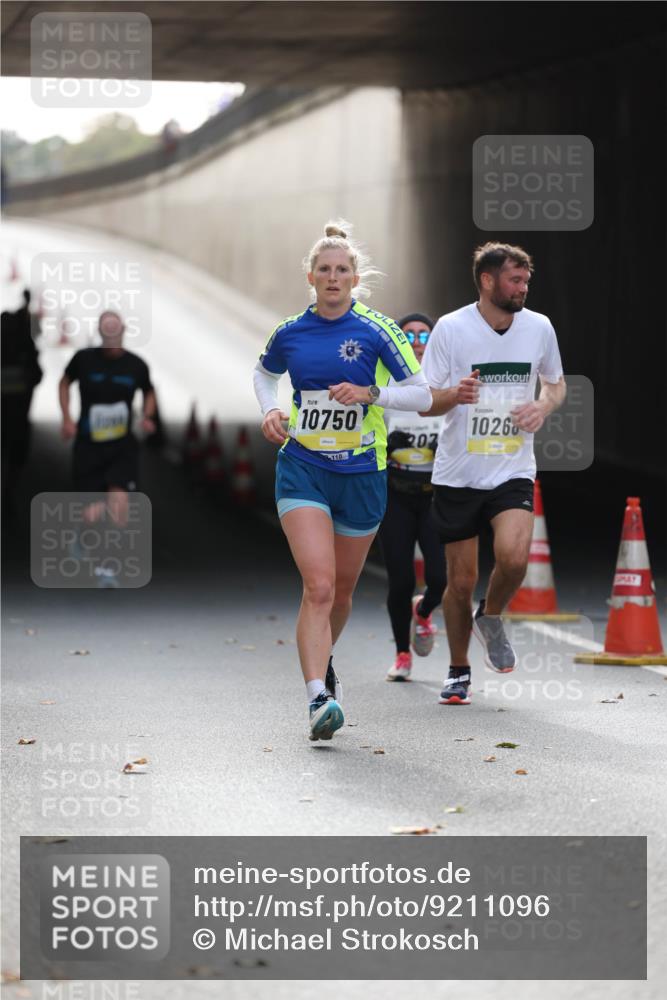 05.10.2025 - 20. swb-Marathon Bremen Michael Strokosch http://msf.ph/oto/9211096 05.10.2025 10:41:54 Laufen 10750, 110, 207, 10266 meine-sportfotos.de