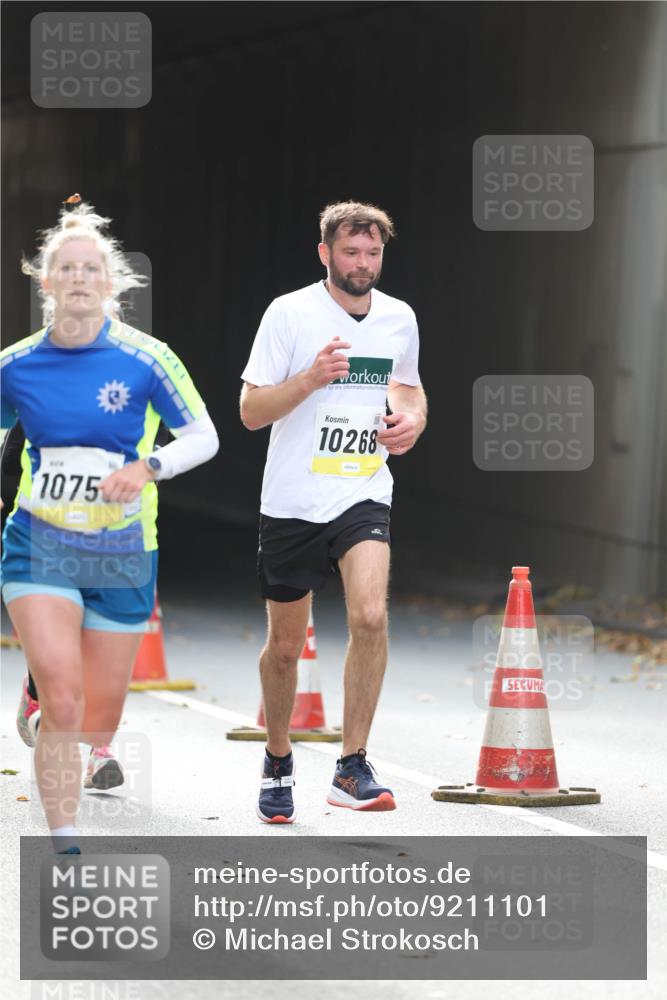 05.10.2025 - 20. swb-Marathon Bremen Michael Strokosch http://msf.ph/oto/9211101 05.10.2025 10:41:55 Laufen 1075, 10268 meine-sportfotos.de
