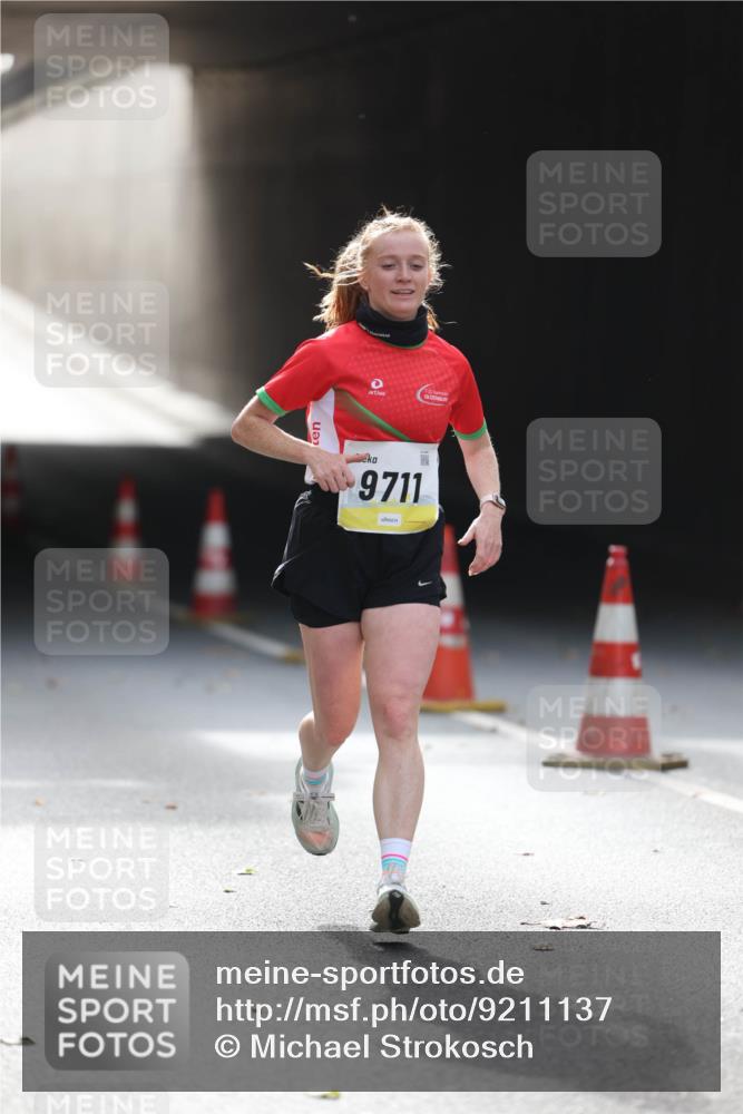 05.10.2025 - 20. swb-Marathon Bremen Michael Strokosch http://msf.ph/oto/9211137 05.10.2025 10:42:16 Laufen 9711 meine-sportfotos.de