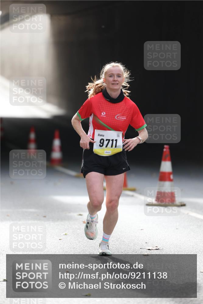 05.10.2025 - 20. swb-Marathon Bremen Michael Strokosch http://msf.ph/oto/9211138 05.10.2025 10:42:16 Laufen 9711 meine-sportfotos.de