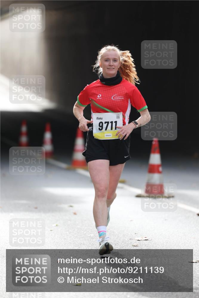 05.10.2025 - 20. swb-Marathon Bremen Michael Strokosch http://msf.ph/oto/9211139 05.10.2025 10:42:16 Laufen 9711 meine-sportfotos.de