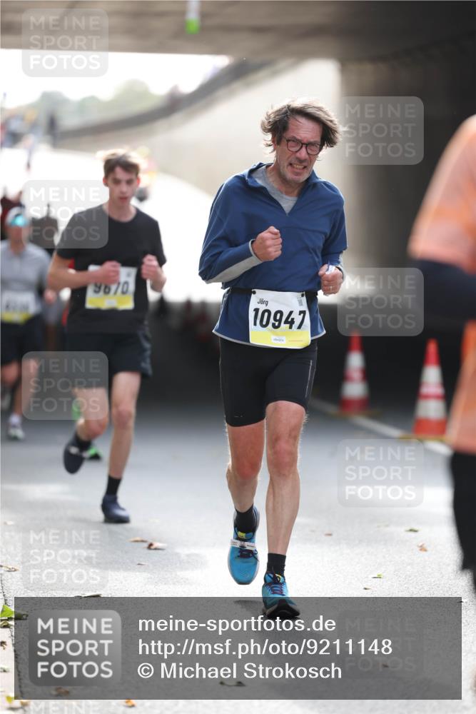 05.10.2025 - 20. swb-Marathon Bremen Michael Strokosch http://msf.ph/oto/9211148 05.10.2025 10:42:20 Laufen 9670, 10947 meine-sportfotos.de