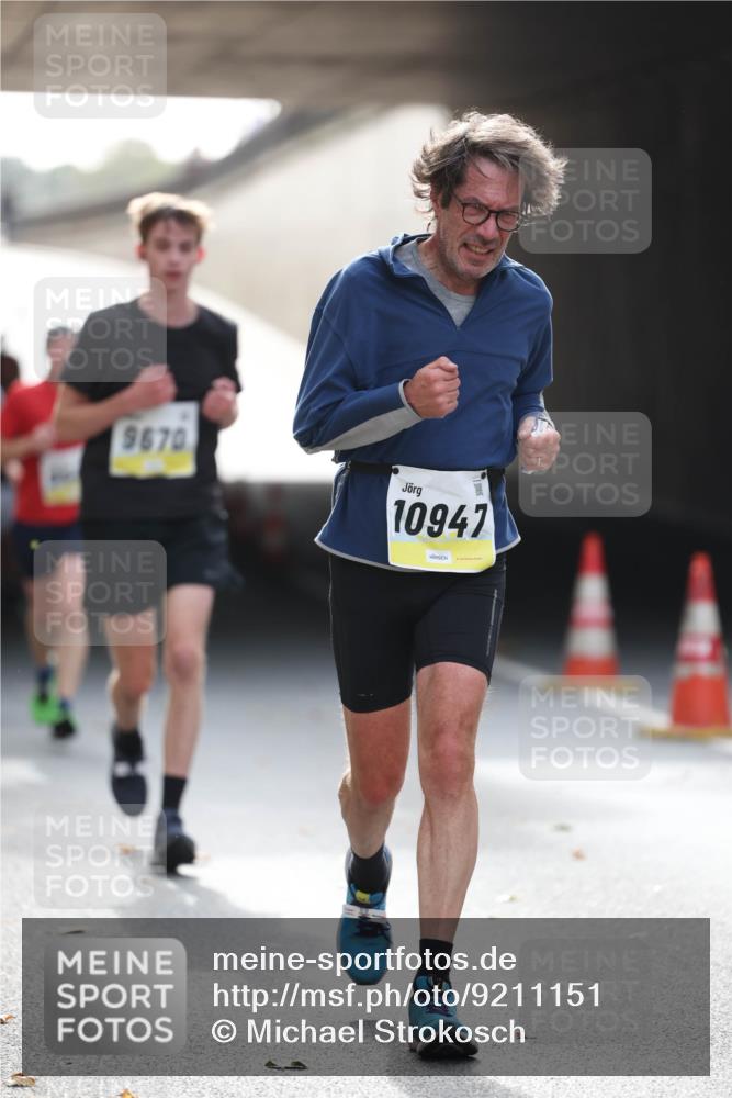 05.10.2025 - 20. swb-Marathon Bremen Michael Strokosch http://msf.ph/oto/9211151 05.10.2025 10:42:20 Laufen 9670, 10947 meine-sportfotos.de