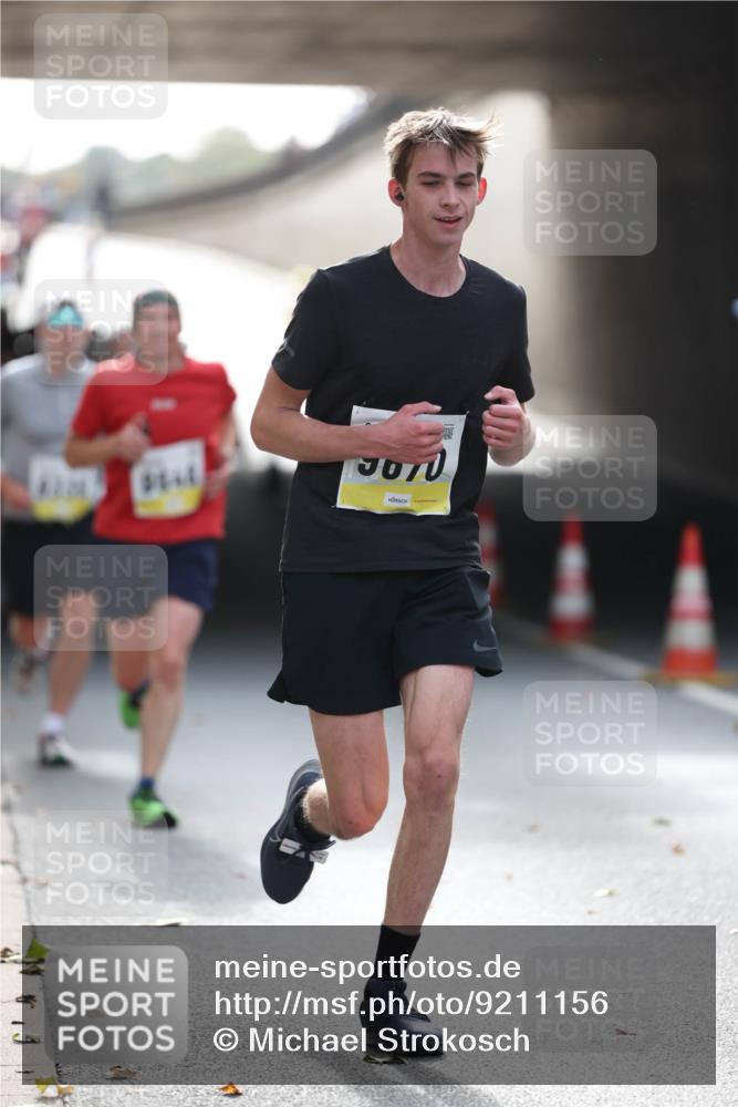 05.10.2025 - 20. swb-Marathon Bremen Michael Strokosch http://msf.ph/oto/9211156 05.10.2025 10:42:22 Laufen 2044 meine-sportfotos.de