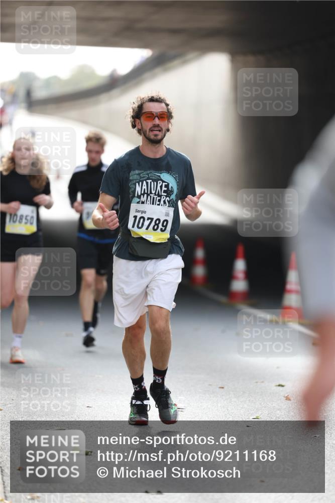 05.10.2025 - 20. swb-Marathon Bremen Michael Strokosch http://msf.ph/oto/9211168 05.10.2025 10:42:28 Laufen 10850, 10789 meine-sportfotos.de