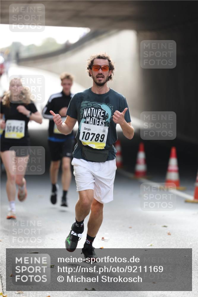 05.10.2025 - 20. swb-Marathon Bremen Michael Strokosch http://msf.ph/oto/9211169 05.10.2025 10:42:28 Laufen 10850, 10789 meine-sportfotos.de