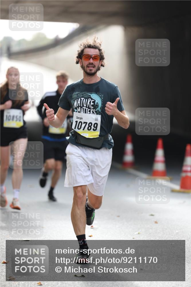 05.10.2025 - 20. swb-Marathon Bremen Michael Strokosch http://msf.ph/oto/9211170 05.10.2025 10:42:28 Laufen 10850, 10789, 800 meine-sportfotos.de
