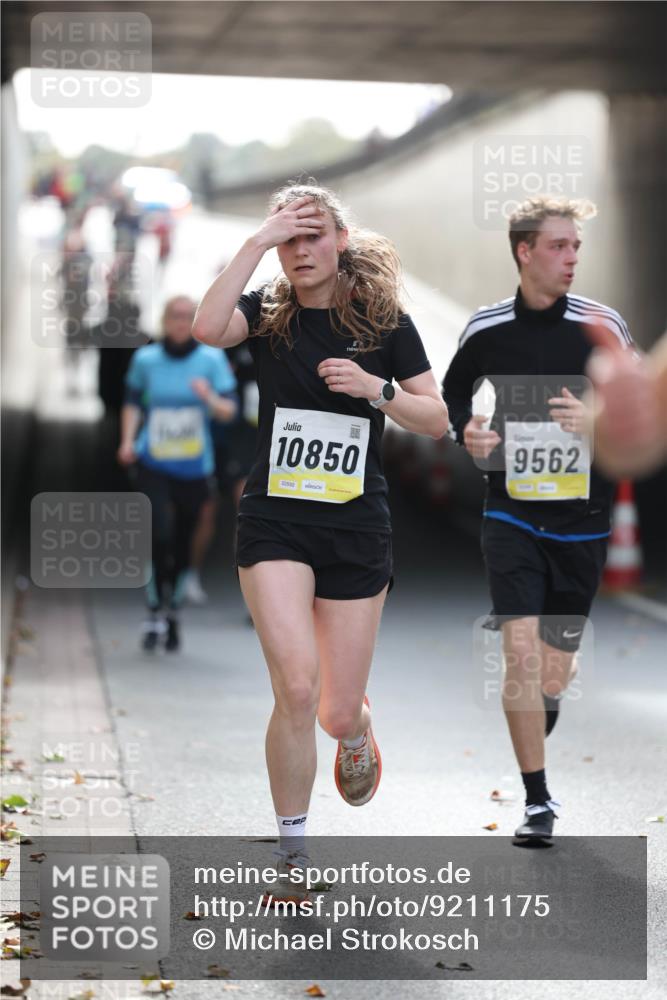 05.10.2025 - 20. swb-Marathon Bremen Michael Strokosch http://msf.ph/oto/9211175 05.10.2025 10:42:30 Laufen 10850, 02550, 9562 meine-sportfotos.de