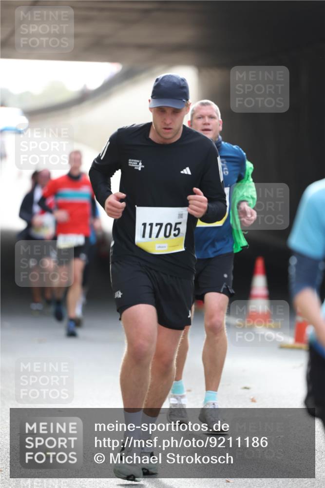 05.10.2025 - 20. swb-Marathon Bremen Michael Strokosch http://msf.ph/oto/9211186 05.10.2025 10:42:35 Laufen 11705 meine-sportfotos.de